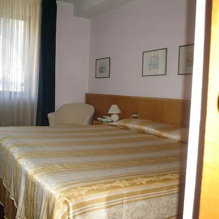 Plinio 3* لاليو